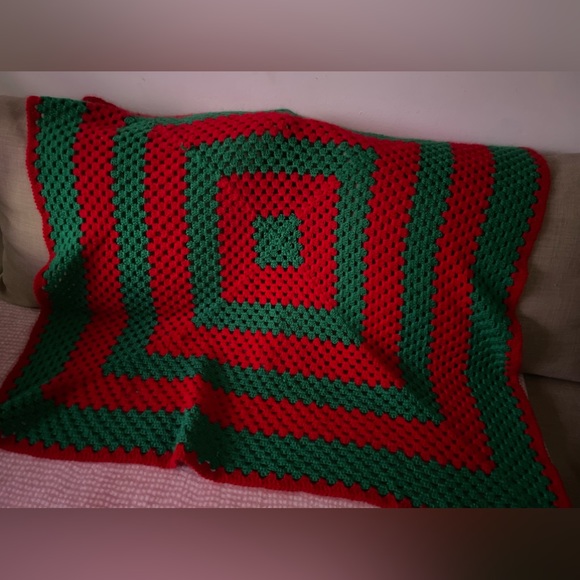 CROCHET multipurpose blanket acrylic wool, 41'x41'x41'x41'. Red-Green. Handmade - Picture 15 of 17